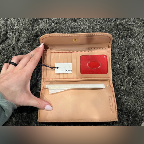 Dooney & Bourke wallet NWT - Picture 2 of 3